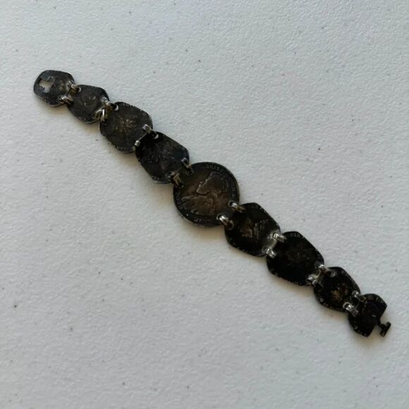 Vintage WW2 Silver Trench Art Coin Heart Bracelet Britain Coin - Picture 3 of 5